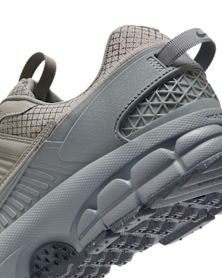 新品　ナイキ ズーム ボメロ ローム　24㎝ ナイキ ズーム ボメロ ローム (メンズスニーカー) 価格比較